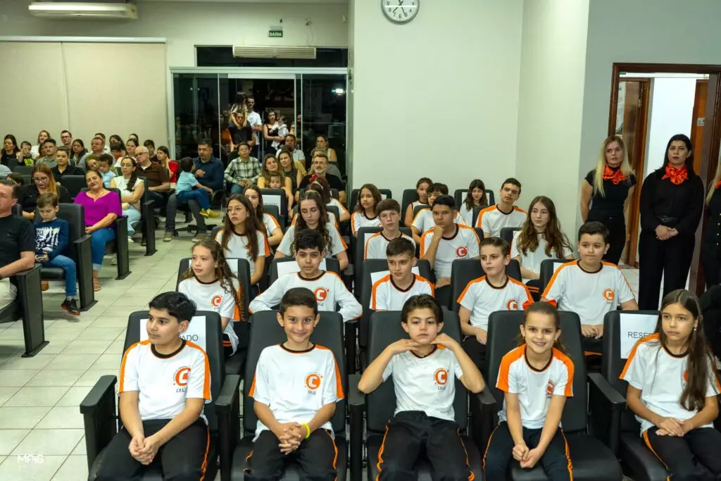 CELQ brilha em Olimpíada Internacional e celebra conquistas em cerimônia especial