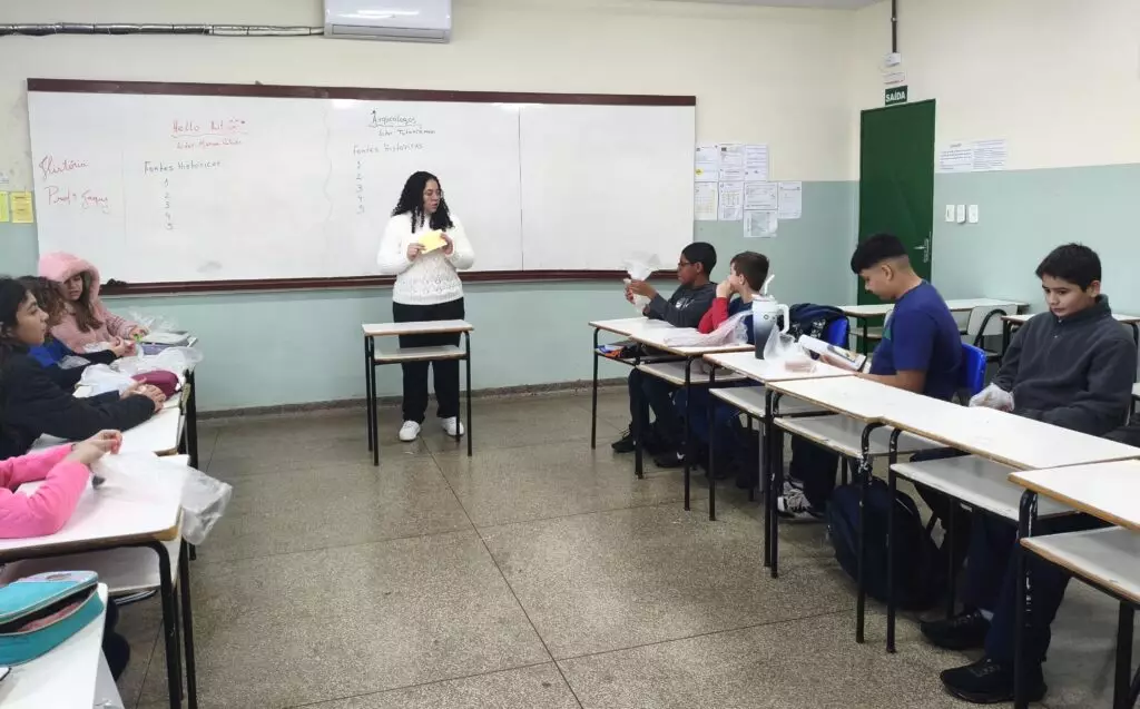 Fontes Históricas em Sala de Aula: Estudantes do 6º ano mergulham na coleta e catalogação de documentos