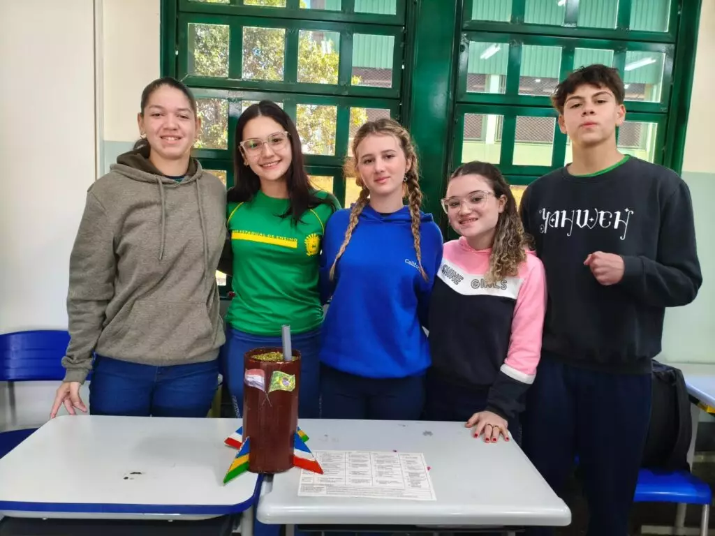Foguete Criativo une ciência e cultura na Escola Estadual Dom Aquino Corrêa