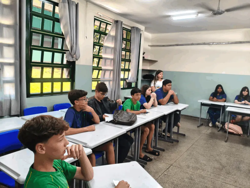 Justiça Ambiental em Debate: EE. Dom Aquino Corrêa Transforma Sala de Aula em Plenário para Júri Simulado
