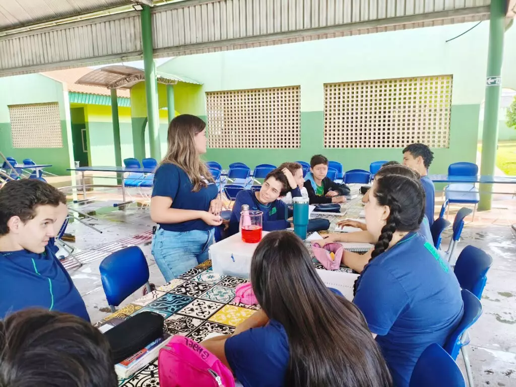 O Ar Ocupa Espaço? Estudantes do 7º ano comprovam fenômeno em prática investigativa