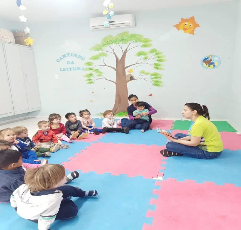 Contar histórias: um jeito divertido de aprender Contar histórias: um jeito divertido de aprender