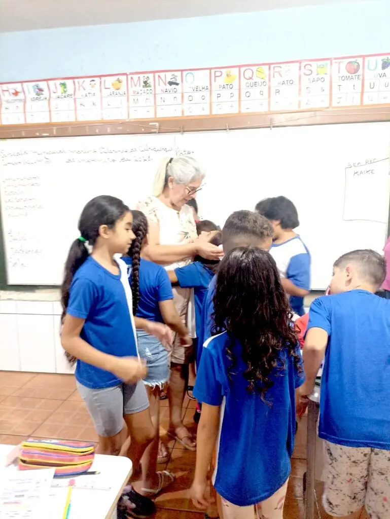 Nossa gratidão à diretora que transforma caminhos com amor e dedicação Nossa gratidão à diretora que transforma caminhos com amor e dedicação