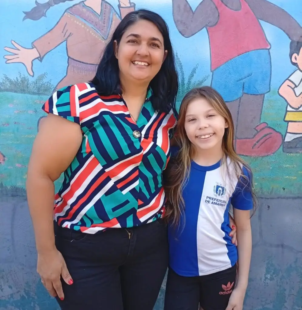 Quando ensinar também é orientar vozes: a professora por trás da jovem repórter