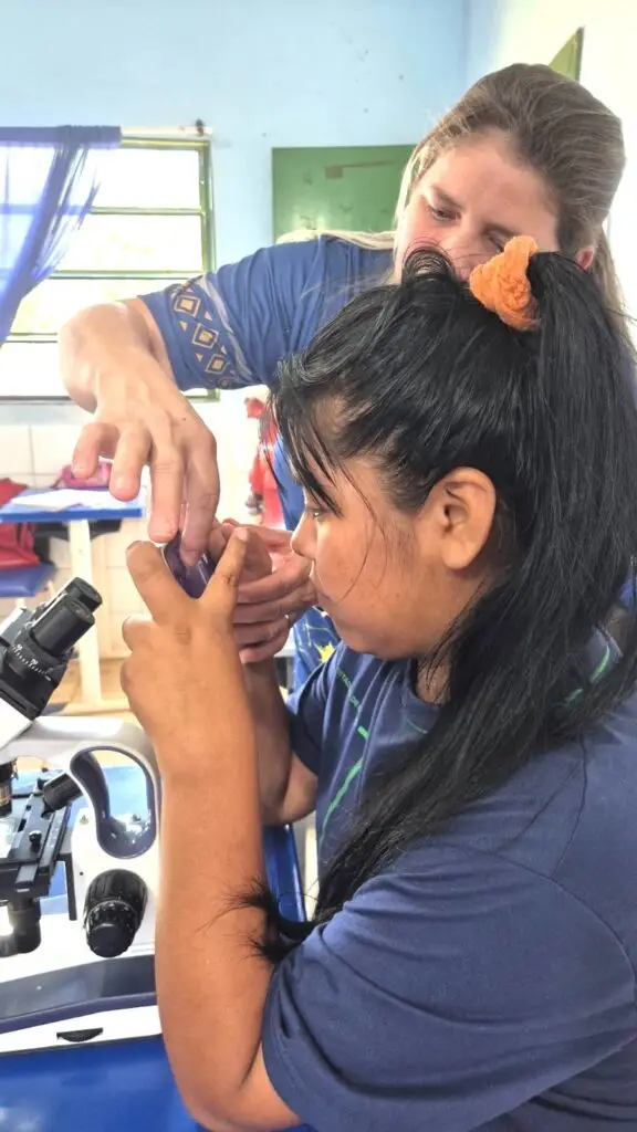 Saberes Ancestrais e Futuro Profissional: A Revolução nas Escolas Indígenas Saberes Ancestrais e Futuro Profissional: A Revolução nas Escolas Indígenas