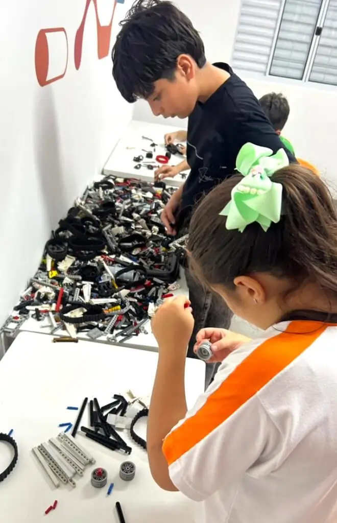 CNA traz robótica e programação como novas formas de expressão para crianças e jovens