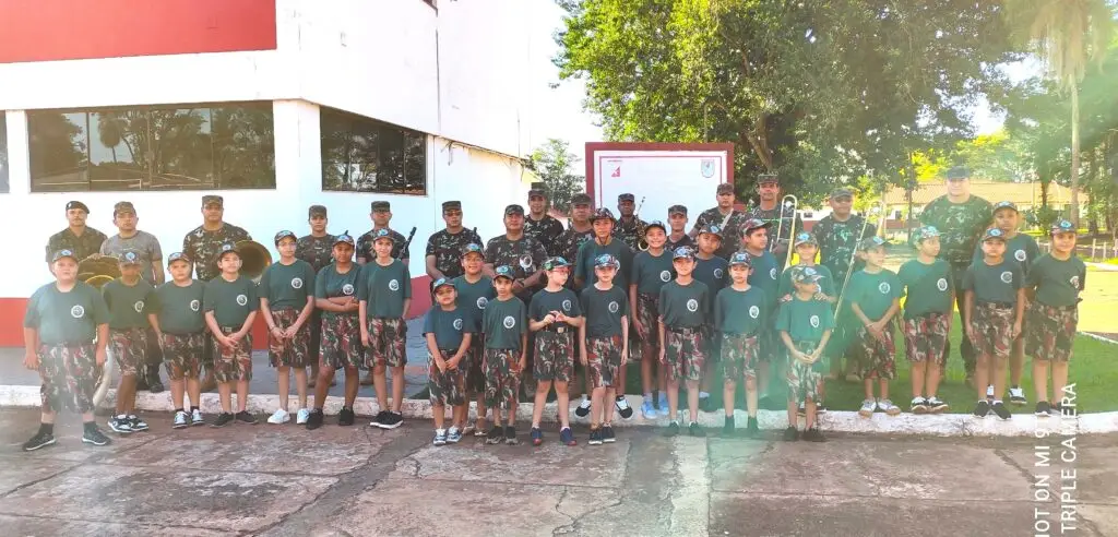 Visita ao Exército amplia conhecimentos dos alunos do Projeto Florestinha