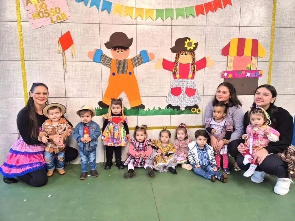 Encerramento do semestre foi marcado por festa julina e muita diversão no CEI Nosso Lar Encerramento do semestre foi marcado por festa julina e muita diversão no CEI Nosso Lar