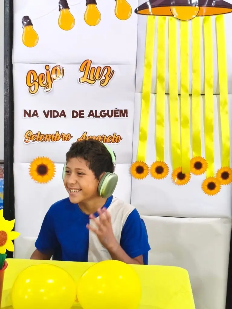 Vozes que abraçam: atividade do Setembro Amarelo emociona estudantes Vozes que abraçam: atividade do Setembro Amarelo emociona estudantes