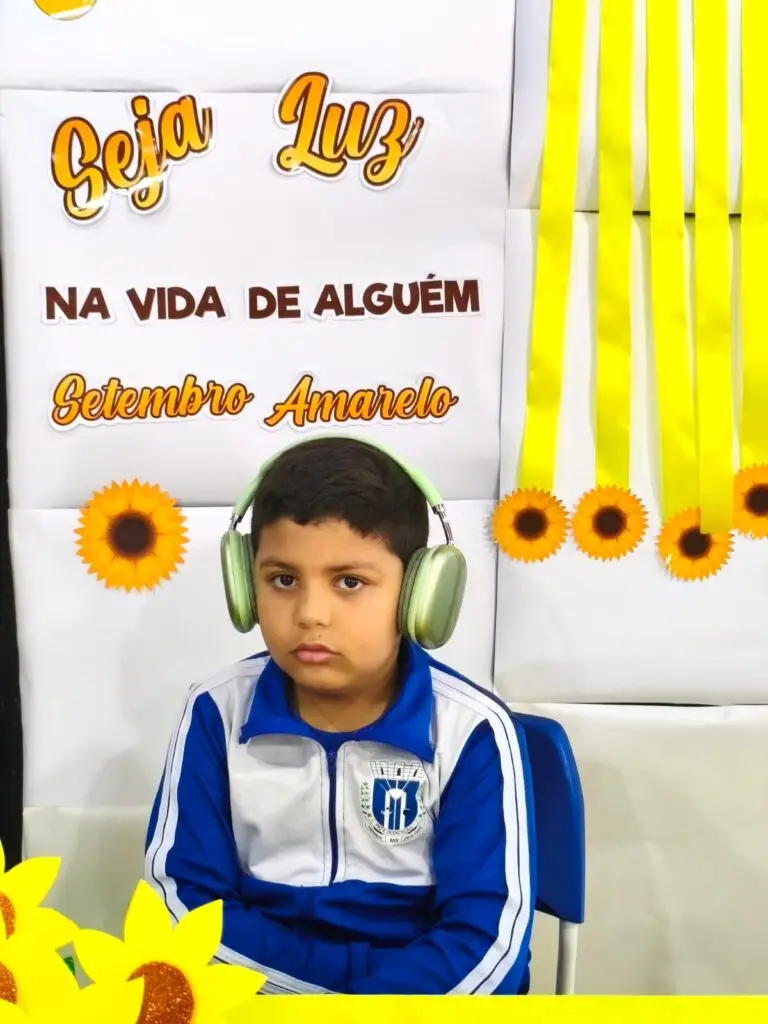 Vozes que abraçam: atividade do Setembro Amarelo emociona estudantes Vozes que abraçam: atividade do Setembro Amarelo emociona estudantes