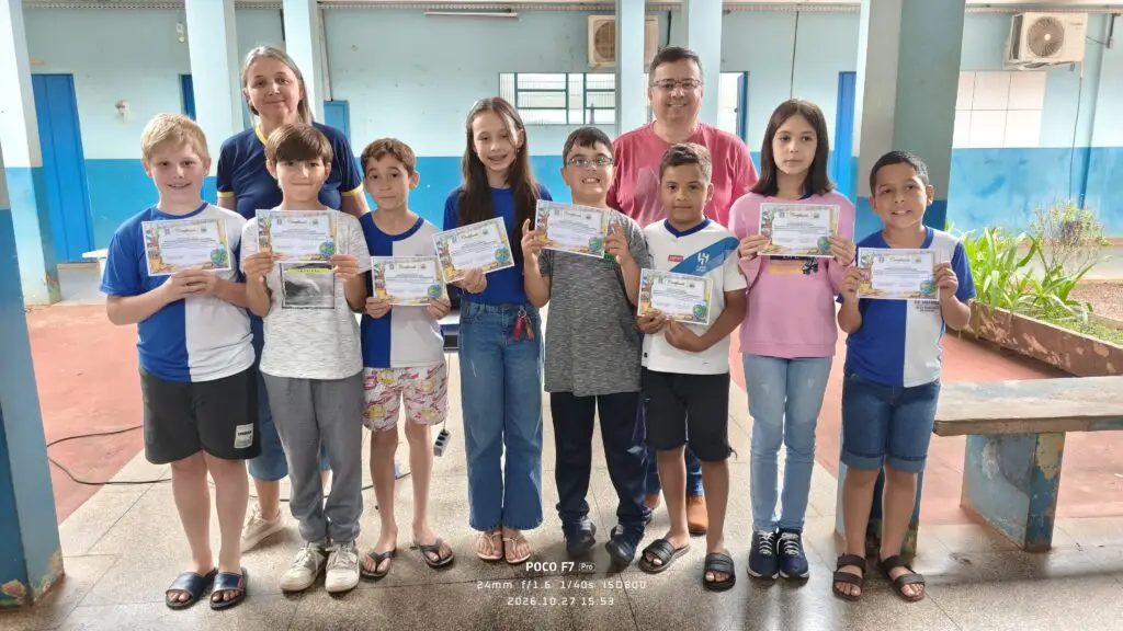 Escola Flávio Derzi valoriza o desempenho dos alunos e reconhece a participação das famílias Escola Flávio Derzi valoriza o desempenho dos alunos e reconhece a participação das famílias
