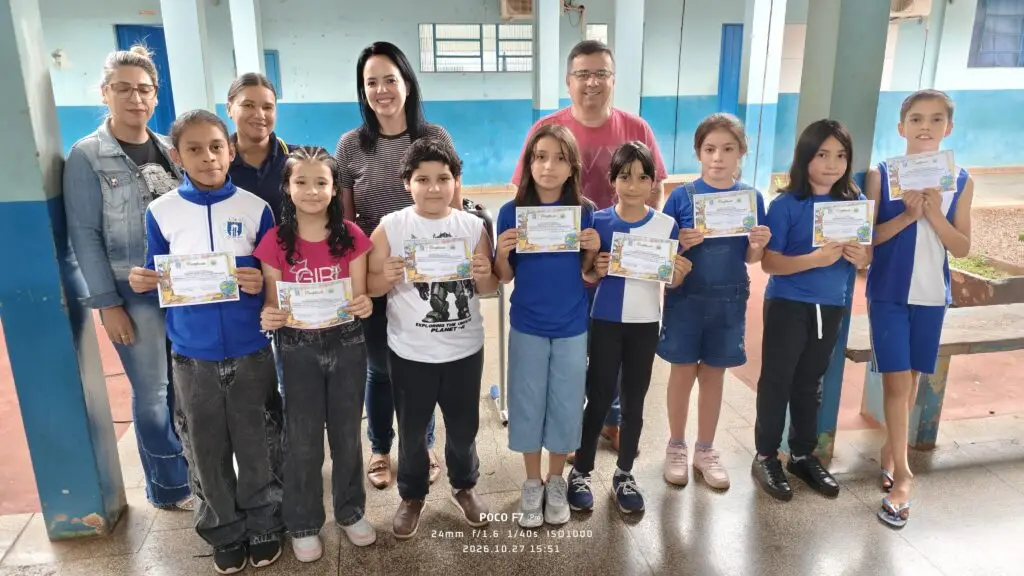 Escola Flávio Derzi valoriza o desempenho dos alunos e reconhece a participação das famílias Escola Flávio Derzi valoriza o desempenho dos alunos e reconhece a participação das famílias