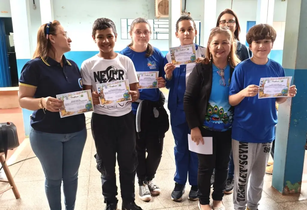 Escola Flávio Derzi valoriza o desempenho dos alunos e reconhece a participação das famílias Escola Flávio Derzi valoriza o desempenho dos alunos e reconhece a participação das famílias