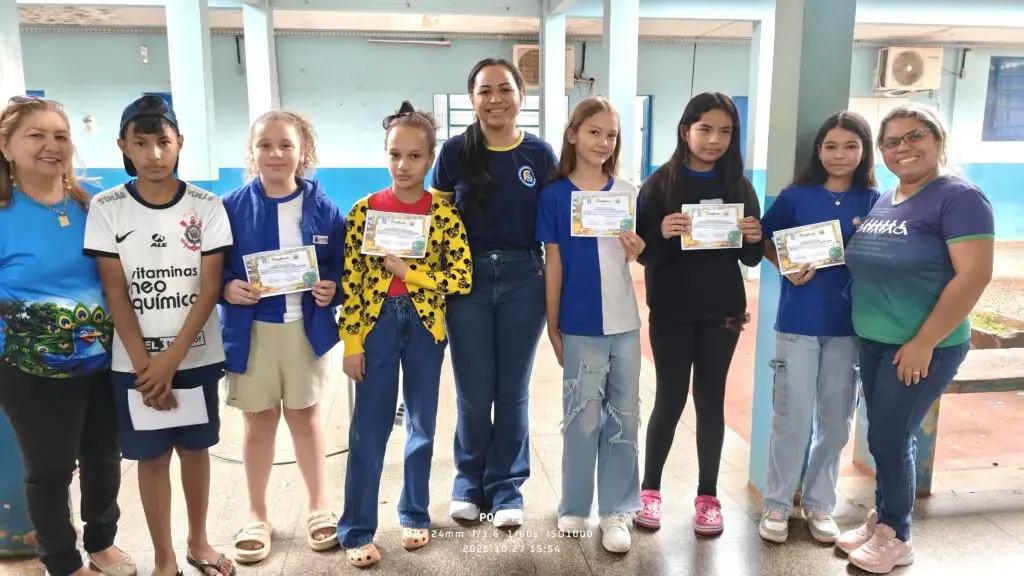 Escola Flávio Derzi valoriza o desempenho dos alunos e reconhece a participação das famílias Escola Flávio Derzi valoriza o desempenho dos alunos e reconhece a participação das famílias