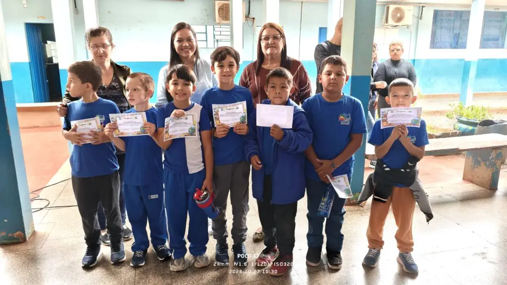 Escola Flávio Derzi valoriza o desempenho dos alunos e reconhece a participação das famílias Escola Flávio Derzi valoriza o desempenho dos alunos e reconhece a participação das famílias