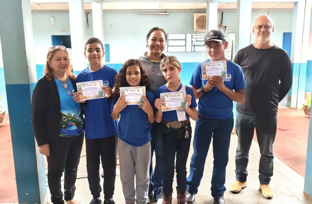 Escola Flávio Derzi valoriza o desempenho dos alunos e reconhece a participação das famílias Escola Flávio Derzi valoriza o desempenho dos alunos e reconhece a participação das famílias