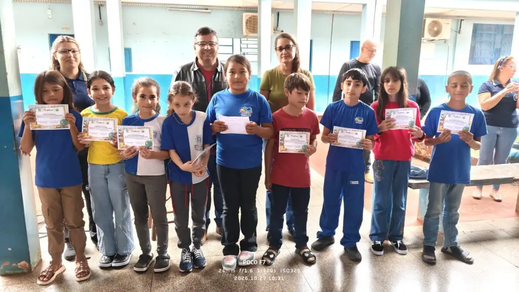 Escola Flávio Derzi valoriza o desempenho dos alunos e reconhece a participação das famílias Escola Flávio Derzi valoriza o desempenho dos alunos e reconhece a participação das famílias